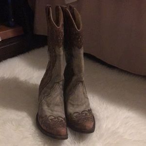 Beautiful cowgirl boots 👢